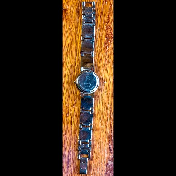 ⭐️HP⭐️VTG▪️FOSSIL▪️f2 Silver Tone Roman Numeral Watch & Collector Tin Extra Link